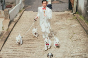 韓国人「この歌手みたいな芸人は誰？」犬のコーラス演出がユニークだった日本人の写真に反応集まる