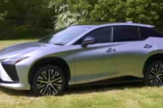 【海外の反応】レクサス初の電気自動車「RZ」はデザインが最高！