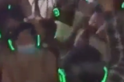 近所への騒音問題もこれで解決。みんなで踊りあかそうヘッドフォンパーティ。海外の反応