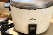 【小ネタ】海外「うちで使ってる1950年代の日本製炊飯器」→「ワオ、しかも東芝じゃん」「お米をよりおいしくしてくれそう」