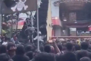 インドネシアの若者が政府の抗議活動に「ワンピースの海賊旗」を掲げている理由