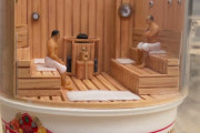 【海外】「日本人の発想力がすごすぎるw」「めっちゃ欲しいw」カップヌードルを待つ間にサウナになるミニチュアが秀逸すぎると海外で話題に