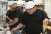 海外「日本人がいかに勤勉で尊敬すべきか」日本のラーメン業界の実態に海外の反響は