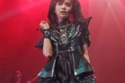 6年前の俺とMOAMETALの写真だ　ヘイターにはフォトショだって言わせとけ　【海外の反応】