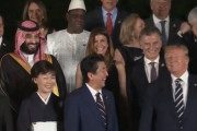 韓国人「世界の首脳が談笑する中、我らが文大統領は…」