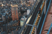外国人「渋谷には東京を見渡せるエスカレーターがあるらしい！」