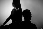 「離婚パーティの招待状が届いた、元夫婦の新しい恋人も連れて来るそうだ…」