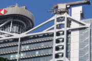 【海外の反応】香港では風水に従わない中国銀行の建物に大砲型のクレーンを向けている　海外の反応「宗教と同じ、その土地に中国の機関があることが悪い風水」