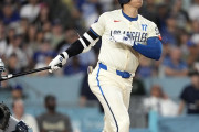 【海外の反応】大谷翔平が2戦連続となる“片手”での41号2ラン「三冠王争いに戻って来たぞ」