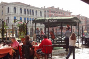 【美食紀行】イタリアの街並みを楽しみながら屋台食べ歩きをしてみた！ 海外の反応
