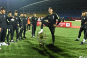 韓国人「中国が韓国人に激怒！」韓国U-18サッカー代表チームが優勝カップに足を乗せ“小便セレモニー”！侮辱のセレモニーを行い中国で議論に　韓国の反応