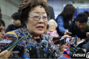 【韓国の反応】裁判部にひざまずいた慰安婦被害者 … 「14歳で日本に拉致された私に罪はない」