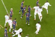 【海外の反応】「ディ・マリアがコロナビームを放った」PSG対マルセイユの乱闘騒動が海外で大きな話題に