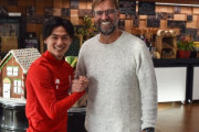 【海外の反応】「ドイツ語を話すのか」南野拓実、リバプールに合流！クロップやチームメイトと挨拶！(動画あり)