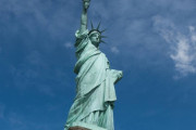 アメリカ人「お前らの国で最も有名な像といえば何？」