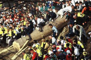 海外「日本には世界一危険な祭りがある」1200年の歴史ある祭りに身の毛もよだつ外国人