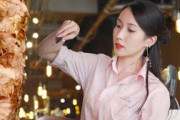 【海外】「恋に落ちちゃったかも....」ケバブバーで働く美人すぎる日本人店員に海外も興味津々！