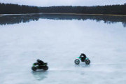 ピンスパイクタイヤを装着したオンオフ車同士の対決！「DIRTBIKE VS. STREETBIKE 3.0」