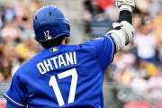 大谷翔平が2試合連発となる第13号ホームランを打つも、左膝炎症で途中交代　【海外の反応】