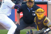 【MLB】マット・ウォルドロンの魔球ナックル、審判のアソコを直撃
