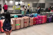 海外「日本の空港では、見つけやすいよう、荷物が色別に並べられている」→「すばらしいアイデアだ…」「日本人は我々より20年先、2042年に生きている」