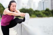 【海外】ハムストリングストレッチで腰痛を簡単に解消する方法！