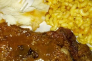 外国人「俺達が本物のアメリカ料理というものを見せてやる」