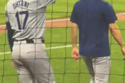 海外「大谷翔平にチョップされた相手がニコニコしてる（笑）」