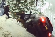 【海外】家族を救うために命を懸けた善意の男 – 崖から車が転落寸前のドラマ！