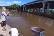 魚釣りで大物がヒット…子供たちだけで釣り上げて大興奮する一部始終