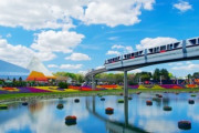 日本のジェットコースター列車！湘南モノレール「修理の時は逆さにするの？」「近所の人はどう思ってるの？」海外の反応