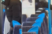海外「黒人ではありませんように…ロンドンの電車内、乗客の目の前で白昼堂々ナイフ攻撃」