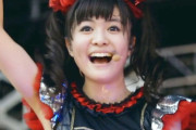 ダウンロードパリでのBABYMETALのCatch me if you canのビデオが今になって公開される　【海外の反応】