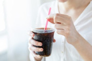関節に悪い飲み物として炭酸が名指し、韓国読者は「結局は食べすぎが問題」と冷ややか