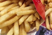 日本マクドナルド、ポテトの出荷が滞る中、ポテトの注文をスモールサイズに制限「本当に恐ろしい時代」「カナダ人として、ポテトの遅れをお詫びします☹」海外の反応