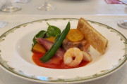 外国人「日本の東京ディズニーシーランチってこんな綺麗なの！？」ファンシーで美味しそうなランチを食べてみましょう