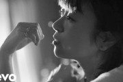 NHK連続テレビ小説「とと姉ちゃん」主題歌！宇多田ヒカル『花束を君に』PV「涙が止まらない！」「奇跡の歌声」　海外の反応