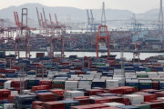 【韓国経済崩壊】韓国人「半導体輸出が44%急落！12カ月連続の貿易赤字危機に‥」　韓国の反応