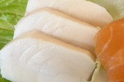 外国人「この謎の刺し身が大好きなんだが何の魚か教えてくれ！」