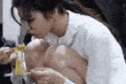 【GIF】韓国人「日本が下品だと思った韓国人のラーメンの食べ方がこちら‥」→「日本人は器を持って食べるのがマナー？」　韓国の反応