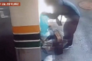 ゴミ袋だけ奪って中身は放置…CCTV映像に怒り、民度を疑う声まで噴出