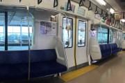 海外「日本人は礼儀正しい！」訪日観光客向け電車マナーに海外大騒ぎ！（海外の反応）