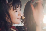 BABYMETALのイギリスのショーで、ステージに花を投げようぜ！　【海外の反応】