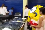 海外のブラックフライデーって集客凄いの？店側のお客さんを迎える体制が凄すぎなんだが！海外の反応