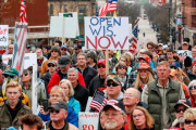 海外「アメリカでは抗議して規制緩和した結果、マスクを着ける人が減って案の定コロナ感染者が急増しているようだ」