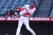 大谷17号HRの別アングルからの映像→海外「カメラのシャッター音がすごいな」「この男のスイングはすごく美しい」「すばらしいバットフリップ…」
