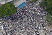 韓国人「投票用紙不足、選管委は解体しろ！」怒れる20代が蚕室の開票所に集結！不正選挙疑惑に国民の不満が爆発