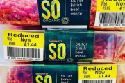 金銭的余裕があるのにスーパーで値引きの商品を買うのは間違ってる？母親がネットで相談