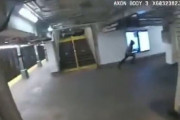 海外「携帯電話泥棒を走って捕まえる有能な警察」