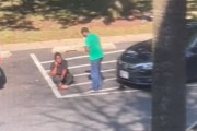 海外「車に轢かれた振りをする黒人女」